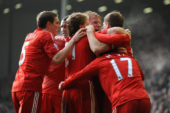 杜兰特关键中投命中，全场欢呼（杜兰特关键时刻中投命中，全场沸腾）