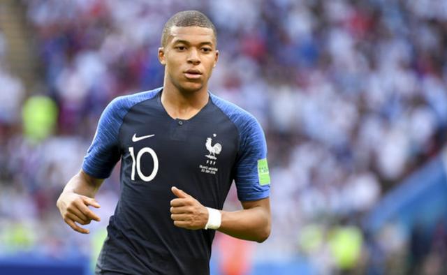 波兰主帅：要帮扎莱夫斯基找回状态；我觉得莱万还没决定未来（波兰主帅：将助扎莱夫斯基重拾状态；莱万未来仍未定案）