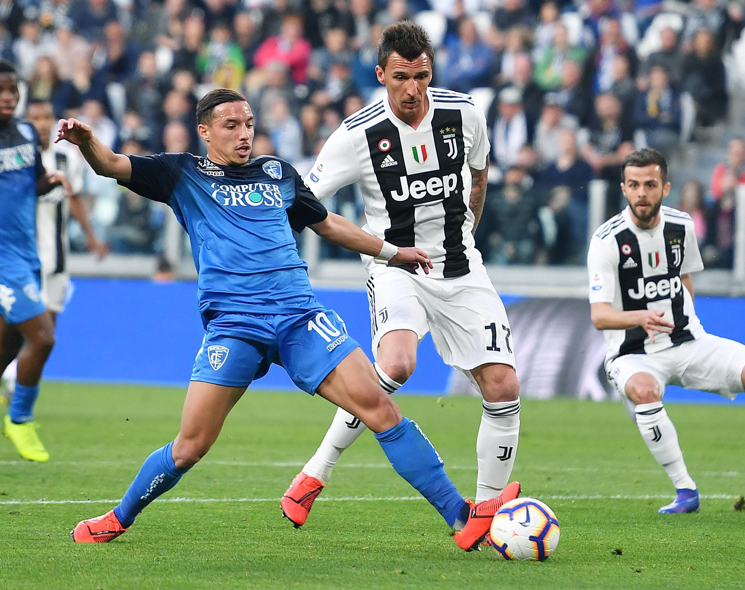 图赫尔：贝林厄姆被换下时很沮丧？因为他有一张黄牌（图赫尔解释贝林厄姆被换下的沮丧：因身背黄牌）