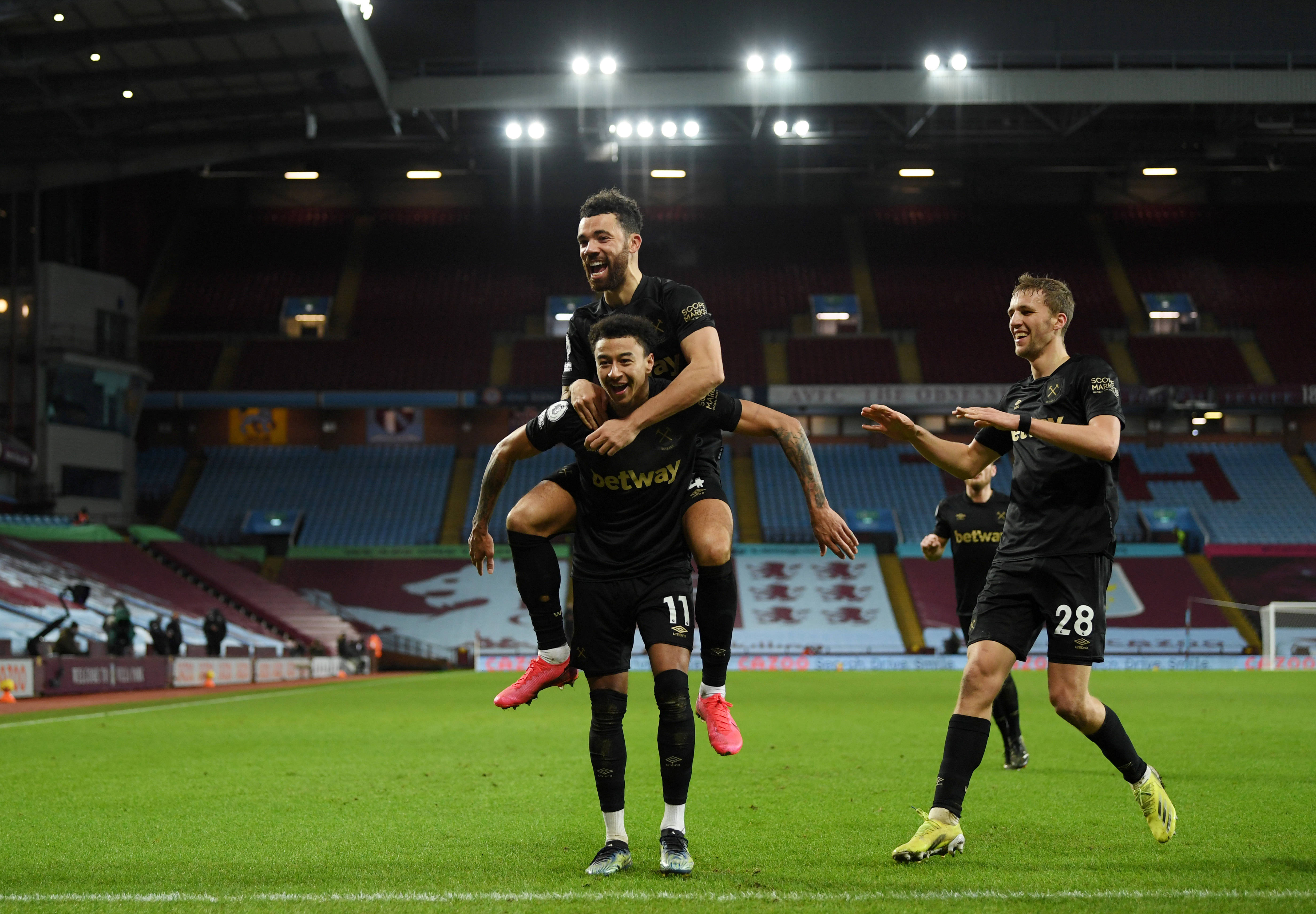 巴萨严打黄牛票！百起转售案震撼揭露，法兰克福战役前瞻（巴萨重拳整治票贩：上百起转售曝光，法兰克福之战前瞻）