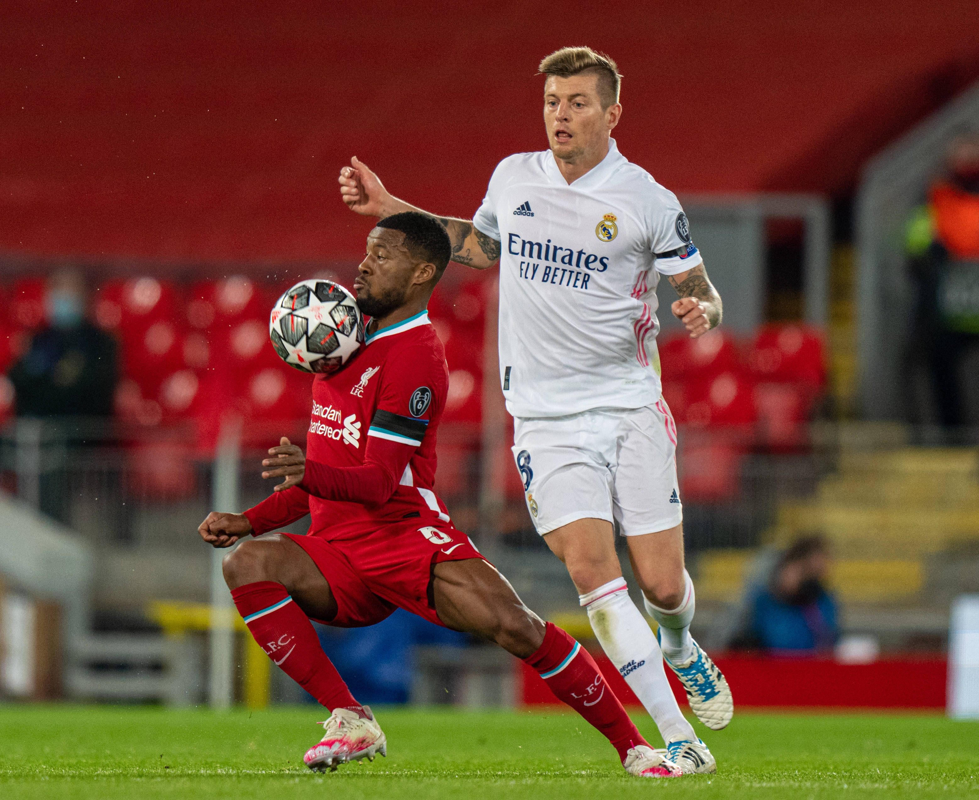 拜仁官方：帕夫洛维奇、比朔夫因病缺席，金玟哉膝盖受伤（拜仁通报：帕夫洛维奇、比朔夫因病缺阵，金玟哉膝部受伤）