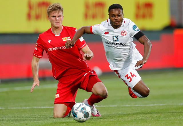 诺伊尔：乌尔比希一定会接替我的位置；我想慢慢考虑未来（诺伊尔肯定乌尔比希将接班，个人未来将从长计议）