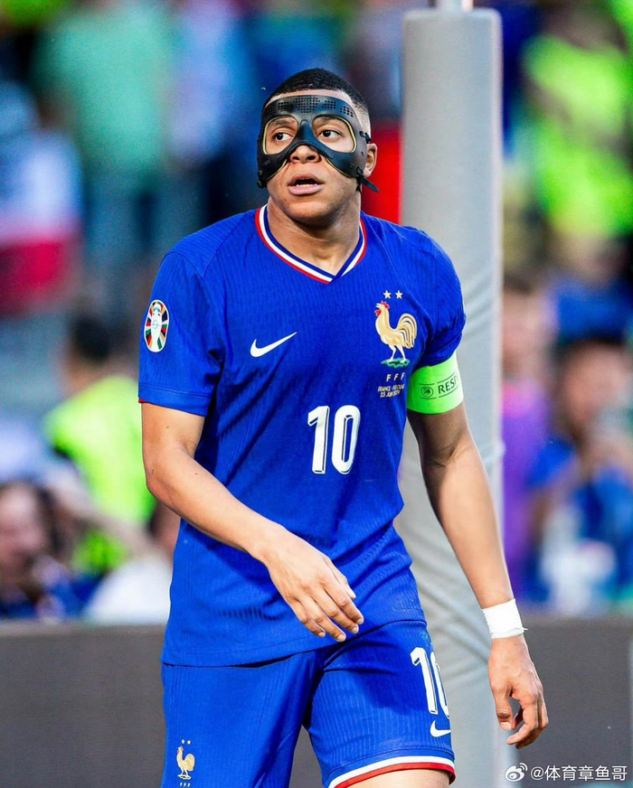 热议海港输球：古斯塔沃停赛影响大；亚冠已是舆论负担（海港落败惹议：古斯塔沃停赛代价不小，亚冠成舆论包袱）