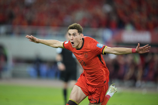 英超第10轮比赛，桑德兰主场1-1战平埃弗顿。（英超第10轮，桑德兰主场与埃弗顿1-1握手言和）