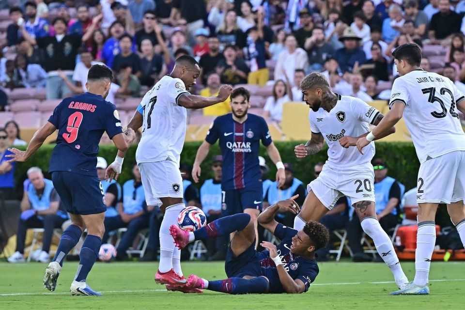 切尔西跟队：布罗亚加盟伯恩利转会费最高可达2000万镑（切尔西随队记者：布罗亚将投伯恩利，转会费最高达2000万镑）