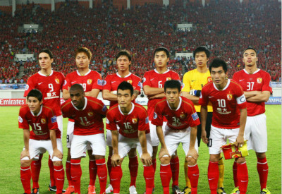 记者：于汉超正在参加B级教练培训班，下赛季将担任申花助教（记者：于汉超攻读B级教练证，下赛季将出任申花助教）