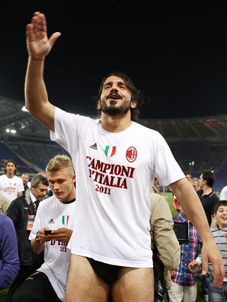 米纳拉：17岁被造谣成42岁，诽谤与谣言摧毁了我的职业生涯（米纳拉：年仅17岁却被谣传为42岁，流言与诽谤毁掉了我的职业生涯）