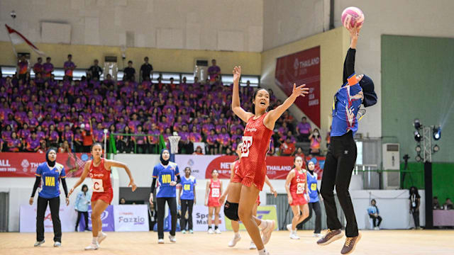 上海狂轰69分，怀特塞德8分半送4次封盖，上海大比分领先（上海火力全开轰下69分，怀特塞德8分半送4帽，上海早早拉开大比分领先）