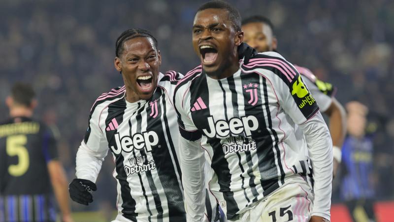 每体：卡萨多腹股沟有些刺痛，初步看来情况并不严重（每体：卡萨多腹股沟出现轻微刺痛，初步判断无大碍）